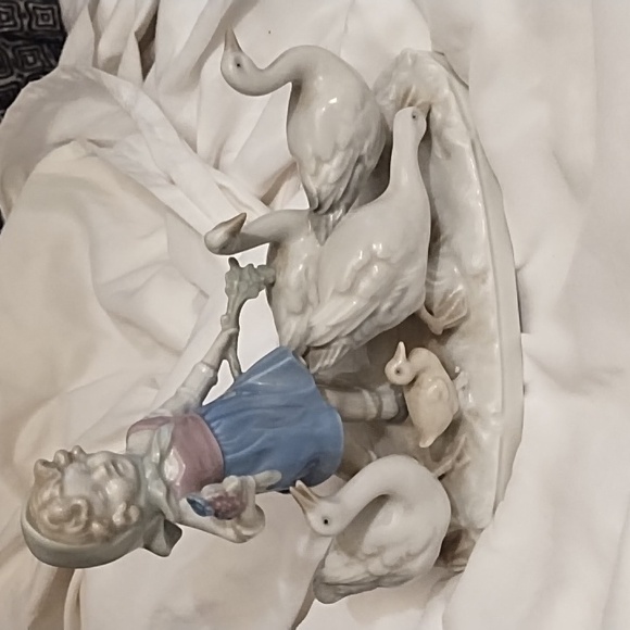 Antique German Porcelain Girl - Picture 2 of 4